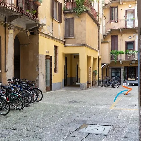 Apartment Domus Ticinese Milan